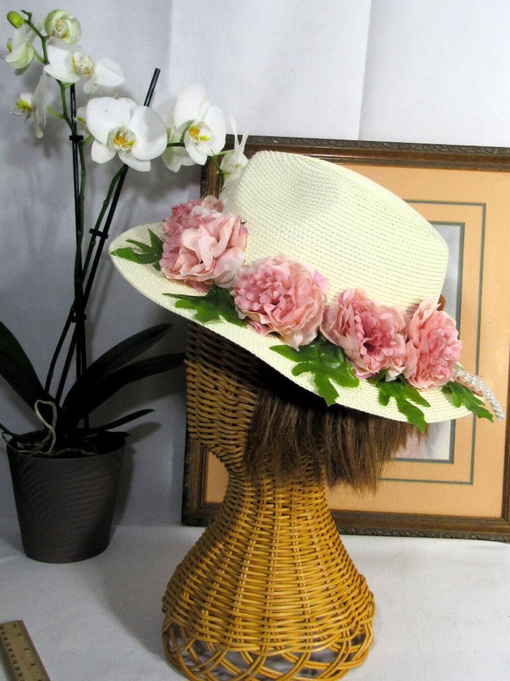 LADIES STRAW SUN GARDEN PARTY HAT + PINK FLOWERS UNUSED, REALLY SWEET LARGE SIZE